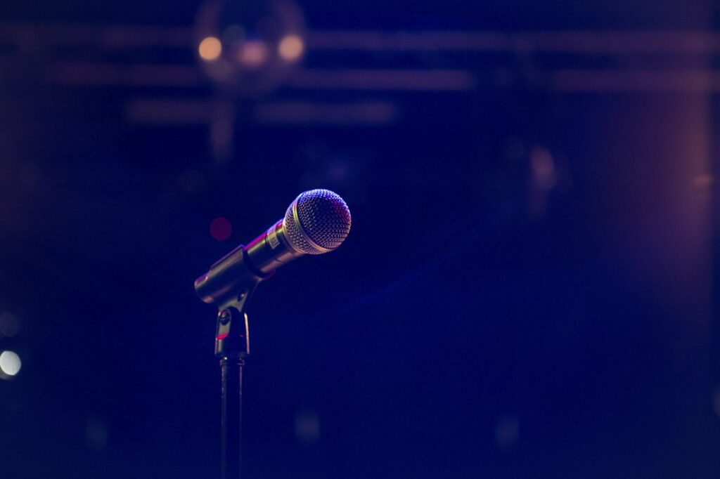 Microphone on stage by Matthias Wagner